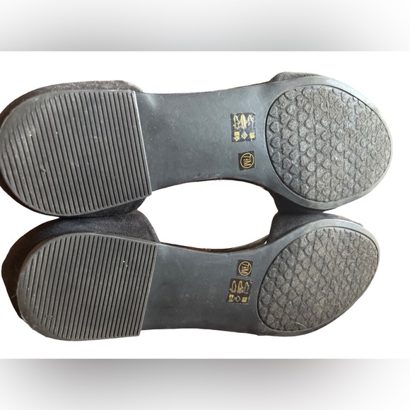 Chinese Laundry black faux suede flats - 7.5 - Picture 4 of 4